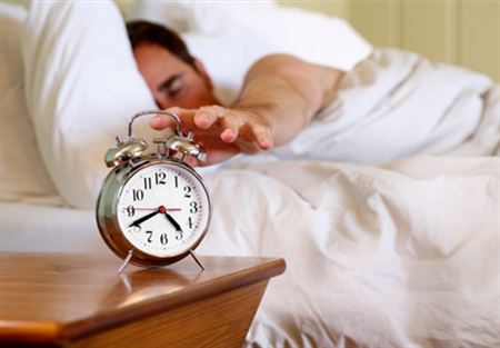 عاشقوا الاستيقاظ الباكر أكثر ميلا للخيانة!