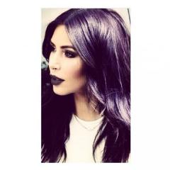 كيم كارداشيان تطلّ بلوك غريب وصادم
