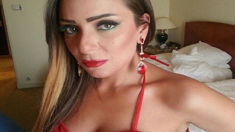 ريم بارودي في فستان 