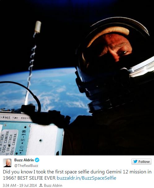 أول Selfie في الفضاء التقطها رجل ثمانيني!