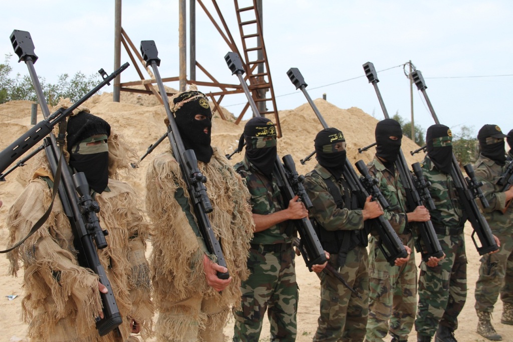 بالصور ما هي الاسلحة الجديدة بيد المقاومة الفلسطينية التي اوقعت هذه الخسائر بالاسرائيلي 