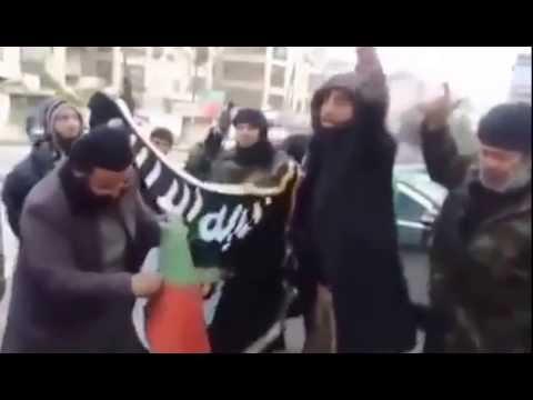 بالفيديو: علم فلسطين تحت أقدام “داعش”