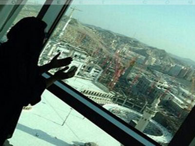 احلام تؤدي العمرة؟!