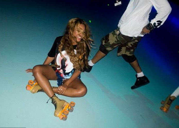 بالصور: بيونسيه تستمتع بركوب الـroller skating