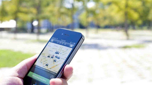 “فيسبوك” تعتزم دمج خدمة السيارات “أوبر” مع تطبيق “فيسبوك مسنجر”