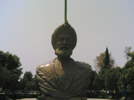 تحطيم تمثال الرشيد