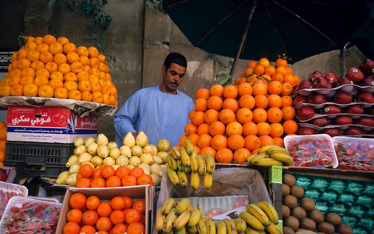 الحكومة المصرية تفرض قيودا على أسعار الفاكهة والخضار