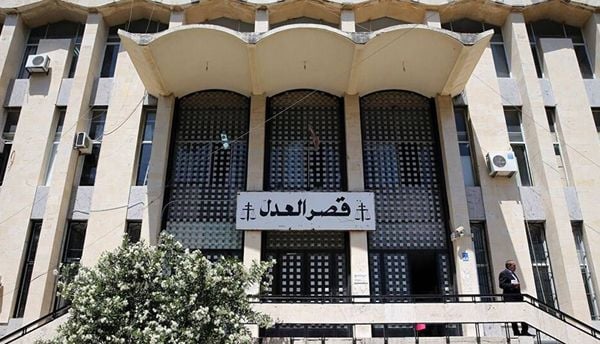 بالصور - وقفةً سلميّة لأصحاب الودائع أمام قصر عدل - بيروت