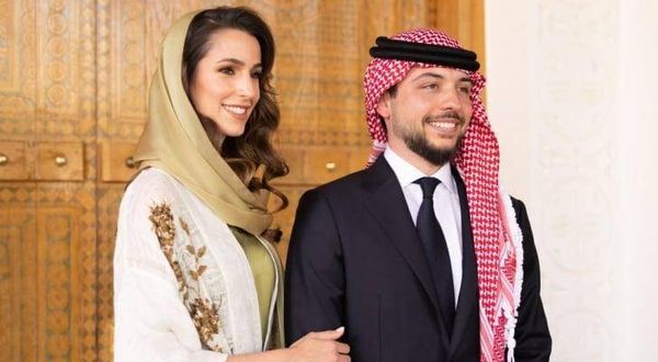 بالصور - الأردنيون يحتفلون بزفاف الحسين