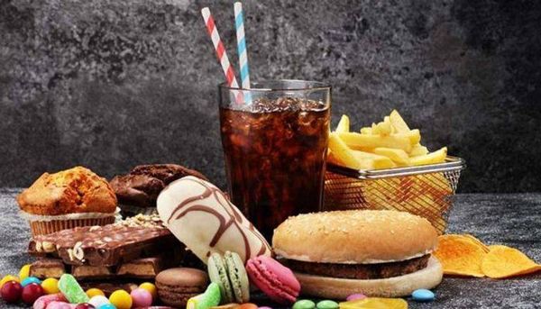 أعداء الشباب: الأطعمة التي تسرّع ظهور علامات التقدّم في العمر