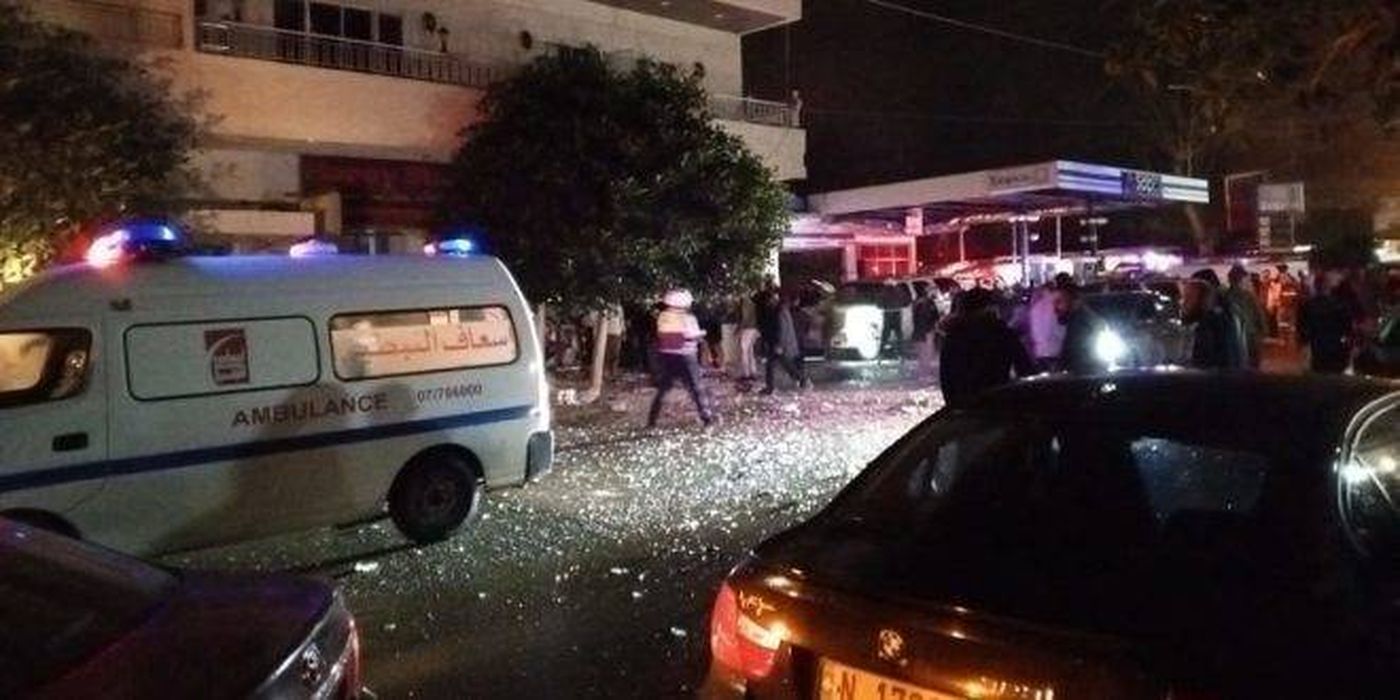 ورش إزالة الركام تواصل عملها في المبنى المستهدف في النبطية