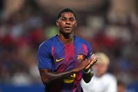 فليك يتمسك بالقطعة الناقصة.. تحرك عاجل من برشلونة لتحصين راشفورد