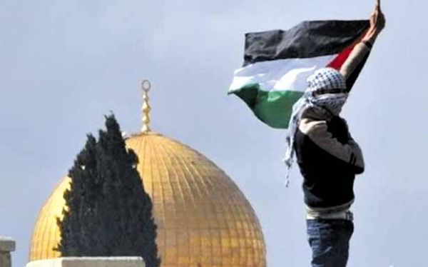 الفلسطينيون يستعدون «لجمعة الثبات» والاحتلال أعدم شاباً بعد أسره
شهداء انتفاضة القدس الى 109 و7 آلاف اسير بينهم 430 طفلاً