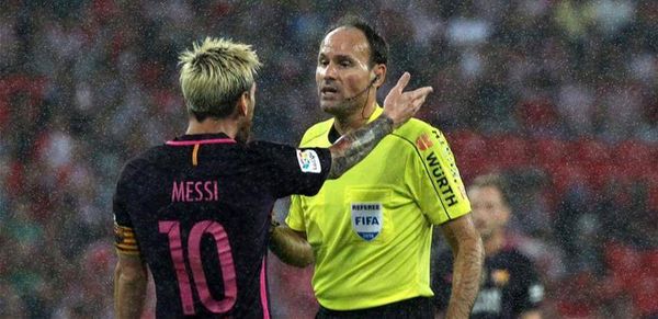 حكم اسباني يعتذر لبرشلونة بسبب "اللقب المدريدي"! (فيديو)