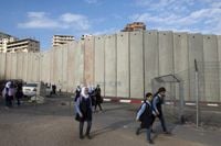 تعليق الدوام في مدارس القدس إثر قيود تل أبيب.. وتحذير من فرض المنهاج الإسرائيلي