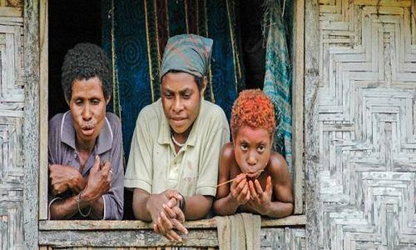 هذه هي الدولة التي يُتحدث بها أكثر من 800 لغة!