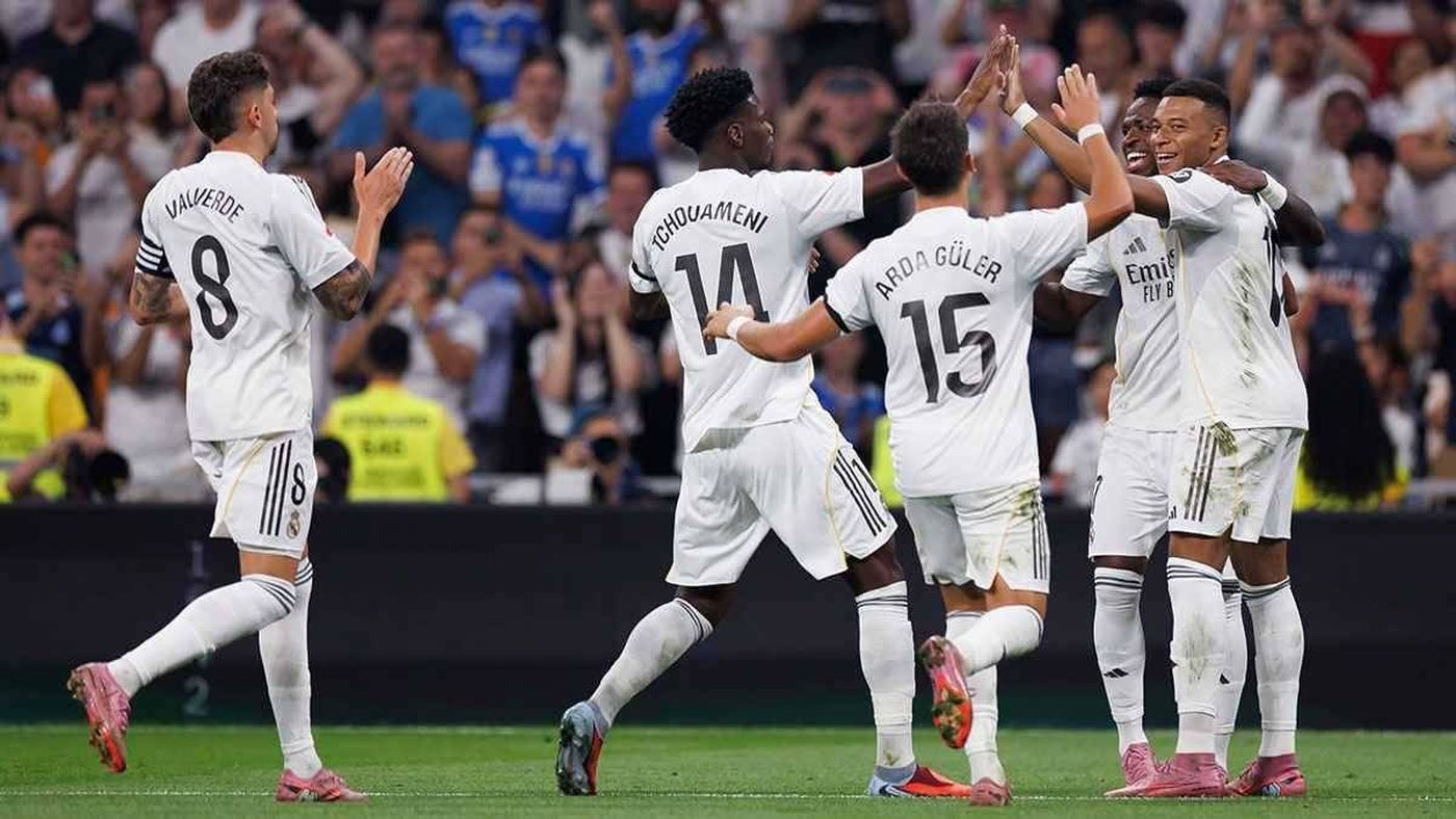 فلورنتينو بيريز ضاعفها.. كم تبلغ مكافأة لاعبي ريال مدريد في حال الفوز على برشلونة؟