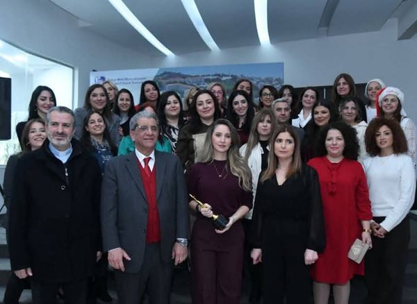 إقبال واسع ونجاح لافت في المعرض الميلادي لمدرسة سيدة اللويزة