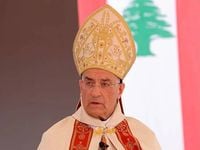 الراعي في رسالة عيد الفصح: لبنان أمام “حجر ثقيل” والقيامة تبدأ بالإرادة