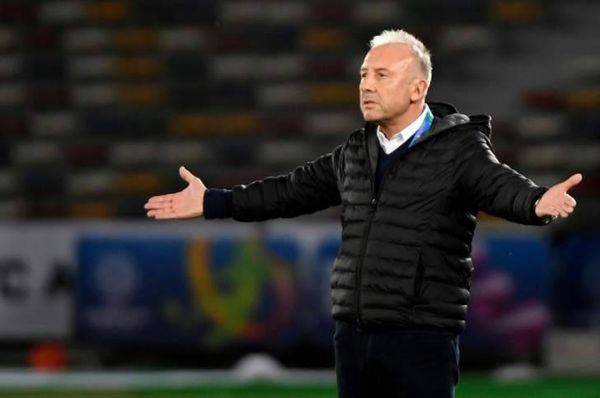 زاكيروني يؤكد انه لا يهتم بالانتقادات التي توجه له ولمنتخب الامارات