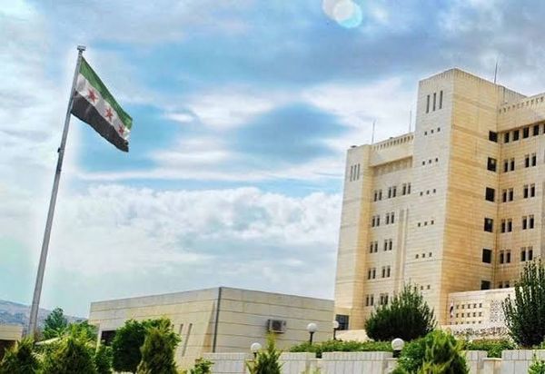 سوريا ترحب برفع العقوبات العربية: "خطوة تاريخية نحو التعافي وإعادة الإعمار"