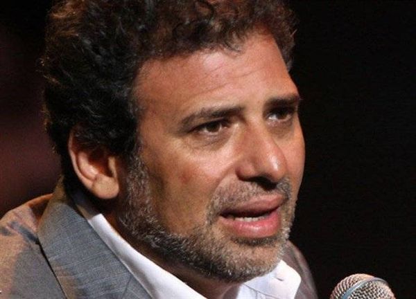 ضبط أقراص مخدرة بحوزة المخرج خالد يوسف في مطار القاهرة!