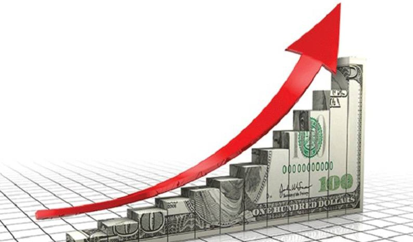الدولار يرتفع وسط ترقب بيانات أميركية وحكم من المحكمة العليا