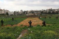 الإحتلال يمنع الفلسطينيين من العمل في أراضيهم الزراعية!