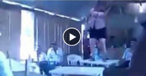 وصلة رقص مثيرة وجنونية لامرأة على طاولة تنتهي بموقف محرج جداً