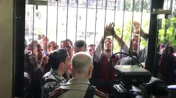 بوعاصي يوقف برنامج "الرصد".. والمتعاقدون يعتصمون!