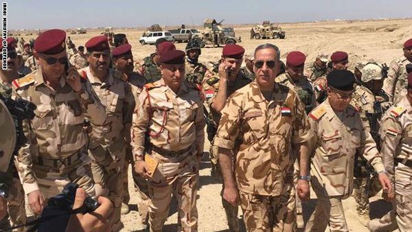 وزير الدفاع العراقي يعلن تحرير منطقتي الصبيحات والفلاحات غرب الفلوجة من قبضة "داعش"