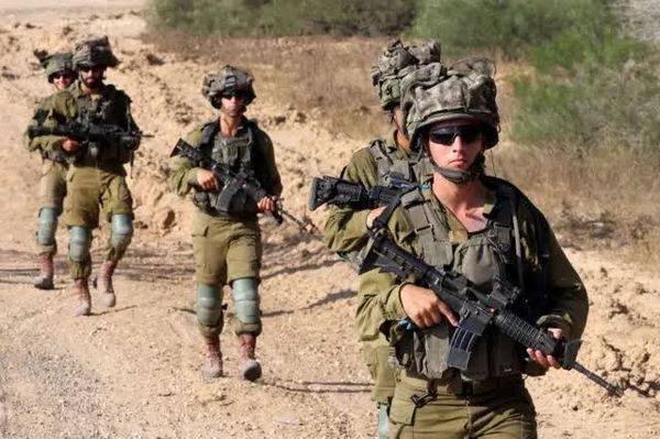 هيئة البث الإسرائيلية: الجيش الإسرائيلي سيشنّ سلسلة من الغارات على جبهة لبنان وسيُسمع دويّ انفجارات في الجليل ووادي الحولة خلال الساعات القادمة ولا تغيير في الإرشادات العامة