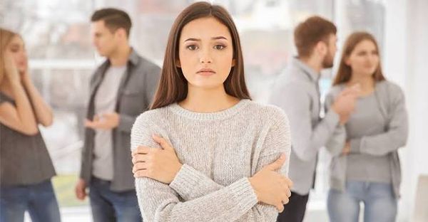 من التوتر إلى الثقة… 7 نصائح للتعامل مع القلق الاجتماعي