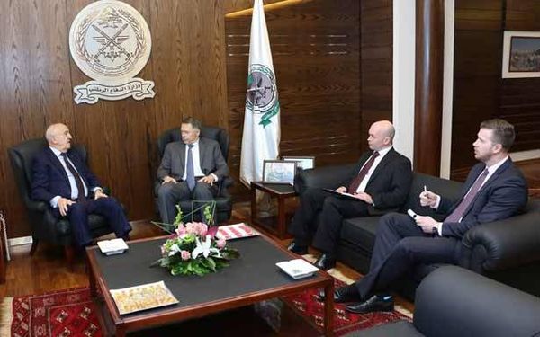 جونز هنأ مُقبل بإنجاز الجيش :
نعمل لتسريع تسليم الذخائر والمعدّات