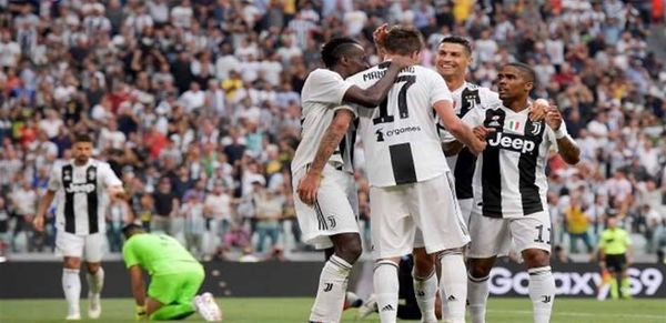 نجم كرة قدم يتعرّض لحادث سير مروع