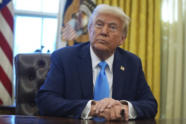 الغارديان: ترامب جاهل ولا يقرأ التاريخ