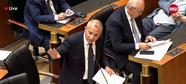 سجال حاد بين بري وباسيل حول مدة الكلام... وباسيل يلوّح بانسحاب «التيار»
