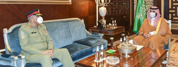 مباحثات في جدة بين وزير الدفاع السعودي وقائد الجيش الباكستاني
