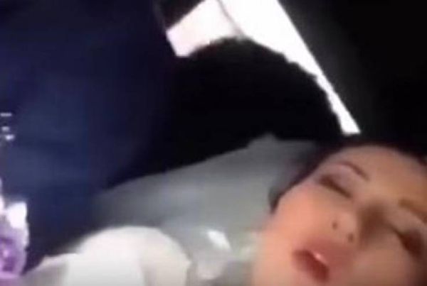 فيديو- فضيحة عروس تدخل في نوم عميق أثناء مراسم زفافها