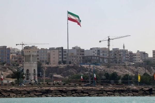 سماع صوت انفجار قبالة جزيرة قشم الإيرانية