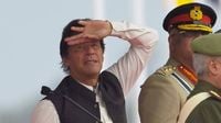 عمران خان: عين باكستان على الأسلحة الروسية