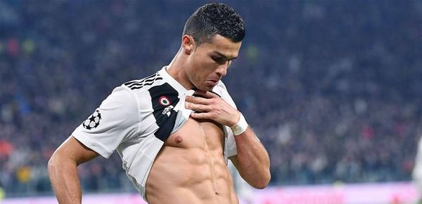 قبل انتقاله إلى يوفنتوس.. رونالدو كان قريبا من هذا النادي!