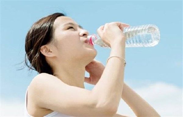 علاقة الزجاجات البلاستيكية وأفران الميكروويف بالسرطان "وهم"