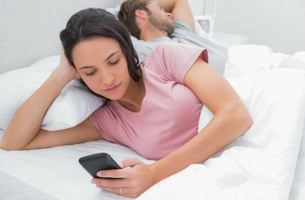 3 أماكن لا تحضر إليها هاتفك الذكي.. وإلا تدمّر حياتك!
