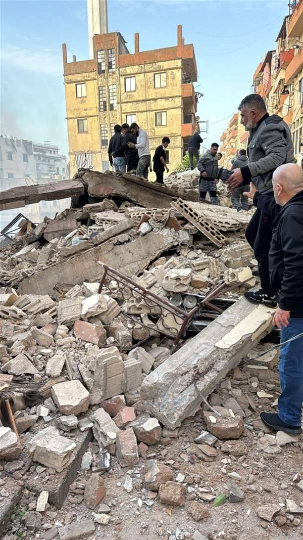 انهيار مبنى في التبانة: الرئيس عون يوعز بالاستنفار 
وعمليات الإنقاذ والإخلاء متواصلة