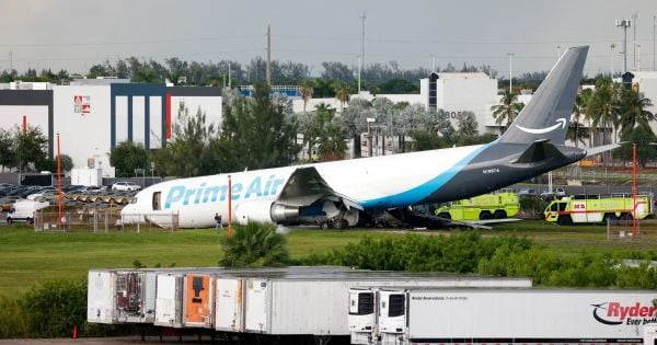 حادث طائرة شحن في ميامي يدفع أمازون لتعليق عملياتها مع 21 Air