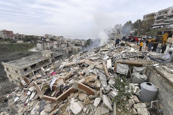 لبنان أمام الاستحقاق الأخطر... إغضاب ترامب أو التفاوض السياسي!
حزب الله ينتظر توضيحات... وجلسة «الاحتواء» مفصلية
إستياء فرنسي من بطء الإصلاحات: أين الهيئة الناظمة للكهرباء؟