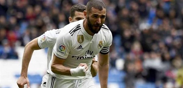 بنزيما ينقذ ريال مدريد من كمين إيبار