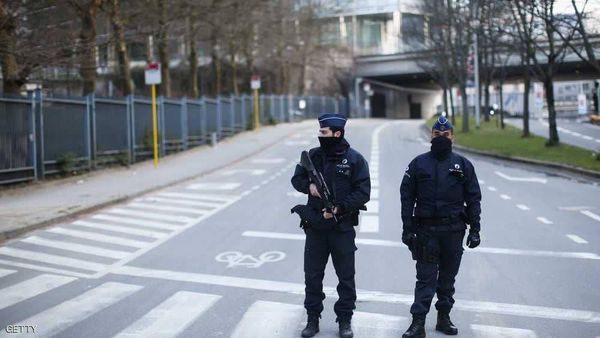 انتحر بطريقة غريبة.. فجر نفسه وسط ملعب كرة قدم