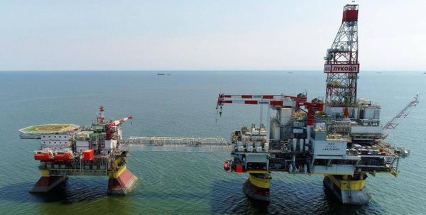 أوكرانيا: هاجمنا منصة نفط وسفينة عسكرية روسيّتين في بحر قزوين